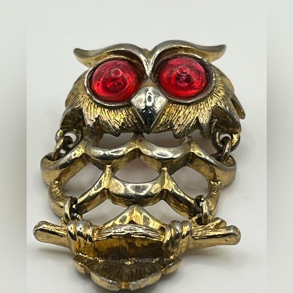 Vintage Articulated Owl Brooch with Red Glass Eyes – Gold Tone - Picture 2 of 4